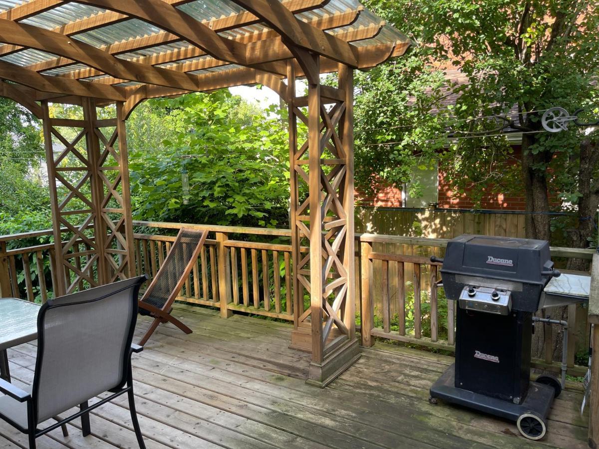 Luxury Cottage With King Bed Private Yard Bbq Deck Gazebo-4 Minutes To The Falls 나이아가라 폭포 외부 사진